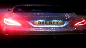 Студентка из Кишинева украсила свой Mercedes миллионом кристаллов Сваровски