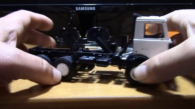 Сборка модели МАЗ 5516 AVD models смотреть онлайн