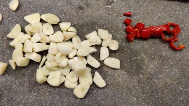 Огурцы малосольные в кастрюле холодным способом
