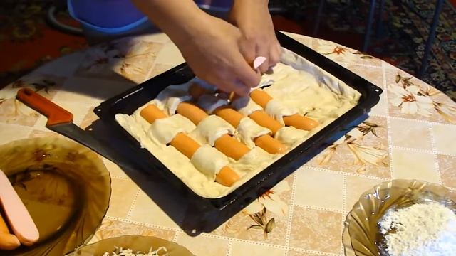 Сосиски в слоеном тесте. Очень вкусно. Sausage in puff pastry. Salchicha en pasta de hojaldre. смотреть онлайн