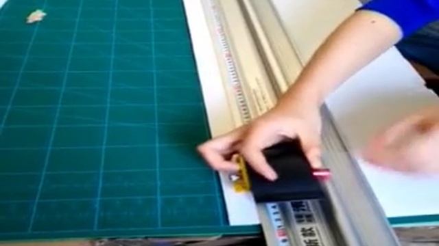 Безопасная линейка с ножом для раскроя материалов смотреть онлайн