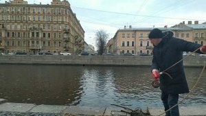 Поисковый магнит зимой в центре Санкт-Петербург