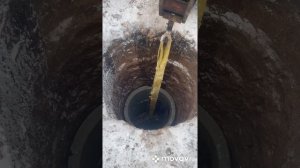 Копка колодца 8 колец выкопана шахтой и опускали манипулятором