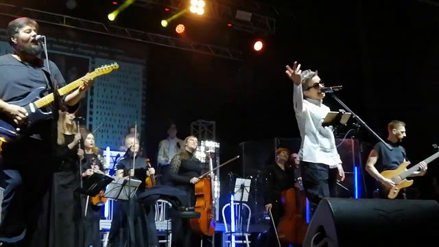 Сурганова и Оркестр - Золотое пятно (Мурманск, 01.02.2019) смотреть онлайн