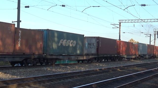 Электровоз ВЛ80С-2501 с грузовым поездом смотреть онлайн