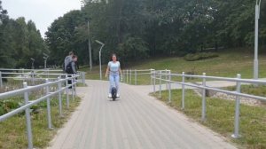 МОНОКОЛЕСО ОПАСНО!? Научили ездить на моноколесе девушку Юлию. Милая девушка ездит на моноколесе