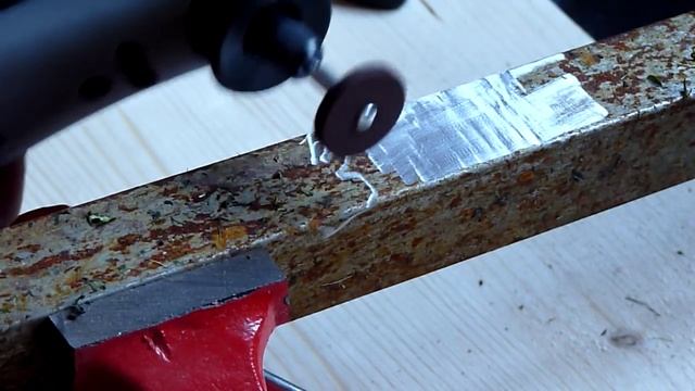 Dremel: очистка металла от ржавчины.