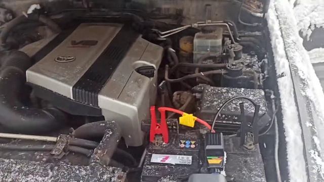 Заводим Toyota Land Cruiser 100 устройством ПускАч-10000 смотреть онлайн