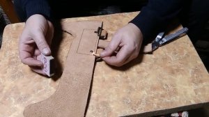 Чехол для топора из кожи.