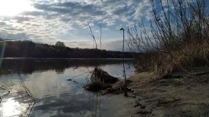 ///Рыбалка на реке сура весной./// поймал крупного леща за плавник///