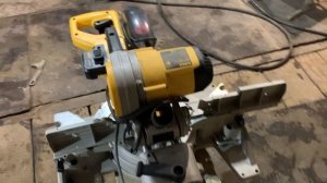 DeWalt DW717XPS пила торцовочная с протяжкой