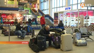 Аэропорт Мурманск возобновил работу после снегопадов и метели.mp4