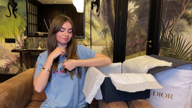Nike Air Dior распаковка. Dior Exclusive Unboxing. Кроссовки за 10к$ Limited Edition by Dior x Nike смотреть онлайн