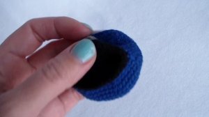 Мягкая вязаная игрушка Фуражка крючком