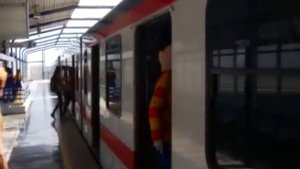 Beto se pierde en el metro - El Show de Bely y Beto