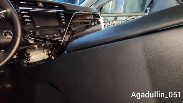 Toyota Сamry 70 кузове. Как разобрать центральную тоннель? Как разобрать центральную консоль?