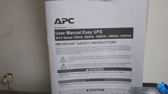 Unboxing UPS APC BVX700LUI-MS смотреть онлайн