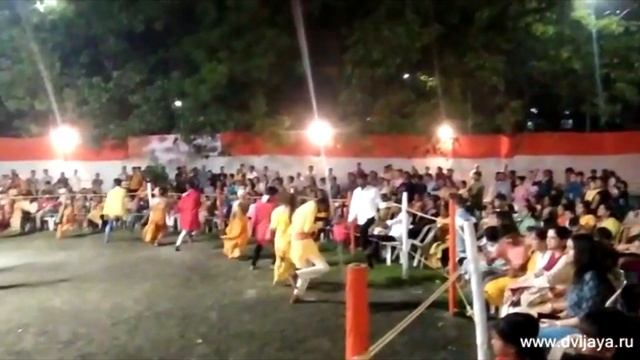 Массовый индийский танец ГАРБА на праздник Наваратри / Garba / Navaratri смотреть онлайн