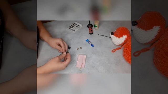 Как приклеить реснички на глазки полусфера.