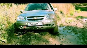 Паджеро 4 и Нива по бездорожью