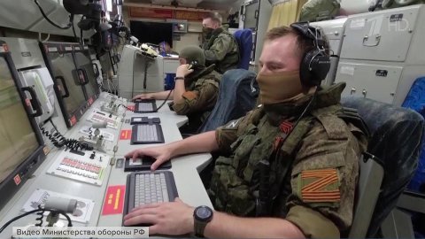 Боевое дежурство несут российские расчеты радиолокационных станций "Небо-СВ"