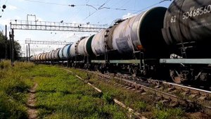 Тепловоз 2ТЭ116-829 с грузовым поездом идет на взлет на ст. Волоколамск