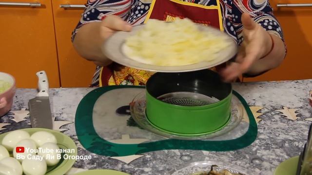 ВСЕ КТО ПРОБУЕТ, СРАЗУ ПРОСЯТ РЕЦЕПТ! ОЧЕНЬ ВКУСНЫЙ САЛАТ СО ШПРОТАМИ. смотреть онлайн