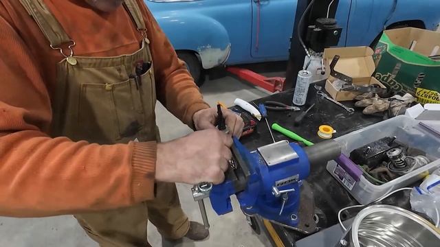 First fire of the 4.8!  LS swapping a '52 Pontiac - Part 2 смотреть онлайн