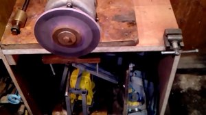 Приспособление для заточки ножей ледобура.