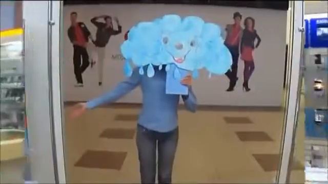 Зонт - хороший подарок от компании Связной. смотреть онлайн