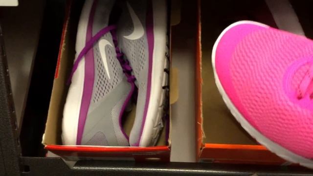 США . Шопинг. ЧТО Американки НОСЯТ НА НОГАХ . ОБУВЬ В США .Боулдер . смотреть онлайн