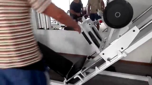 Шляма Андрей. Жим ногами 500 кг на 12 повторений смотреть онлайн