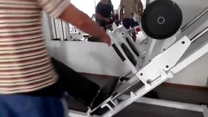 Шляма Андрей. Жим ногами 500 кг на 12 повторений