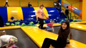 ВЛОГ ОГРОМНЫЙ Развлекательный Центр ДЕТСКАЯ ПЛАНЕТА с горками и батутами. Самый лучший Детский парк