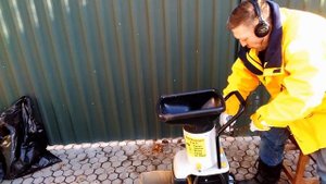 Садовый измельчитель ELMOS EHS 35 обзор с демонстрацией работы