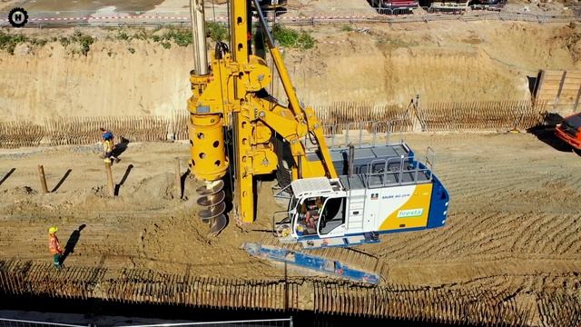 *Holbra DRON* Bauer BG28H on tram tunnel site смотреть онлайн
