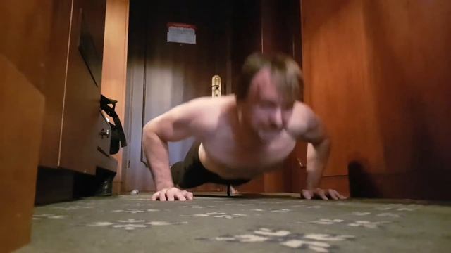 100 отжиманий подряд в Президент-Отеле смотреть онлайн