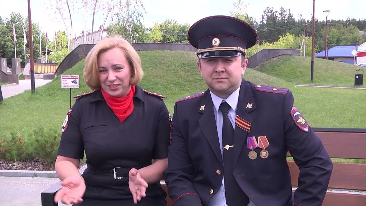 Познакомились на службе