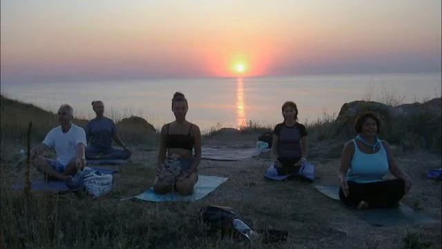 Как хорошо провести Новый год, чтобы на следующий  день чувствовать себя человеком смотреть онлайн