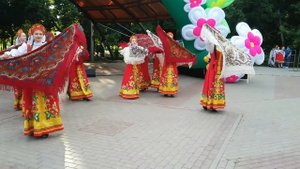 Ансамбль Веселинка. Танец с шалями.