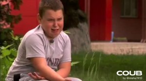 плачущий мальчик мем