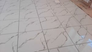 Как укладывать КРИВУЮ плитку на пол? Секреты от мастера!