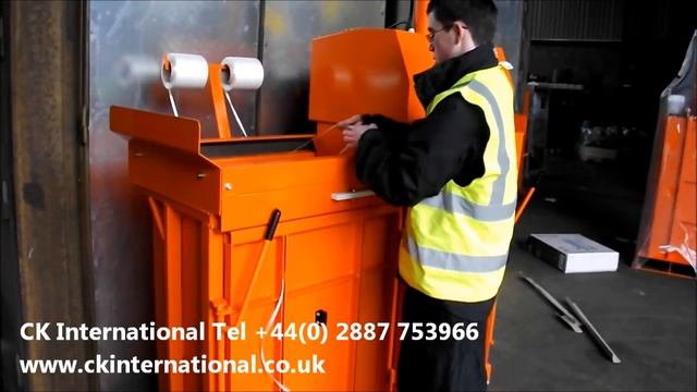 Вертикальный пресс CK25D. Прессование картона смотреть онлайн