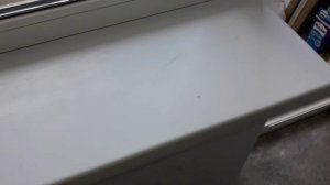 Установка подоконника и поднятие его при помощи подручных материалов.