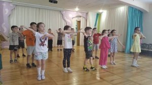 танец на 8 марта