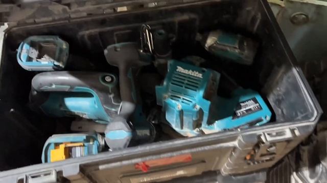 Короткое видео о том почему одна дверь дороже чем две… смотреть онлайн