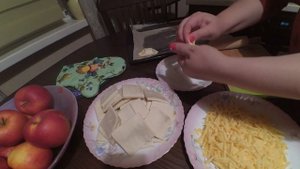 Слойки с сыром. Вкусно и быстро !