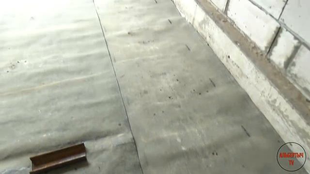 Установка автомобильного подъемника в гараже своими руками. Заливка рамы подъемника в бетонный пол.