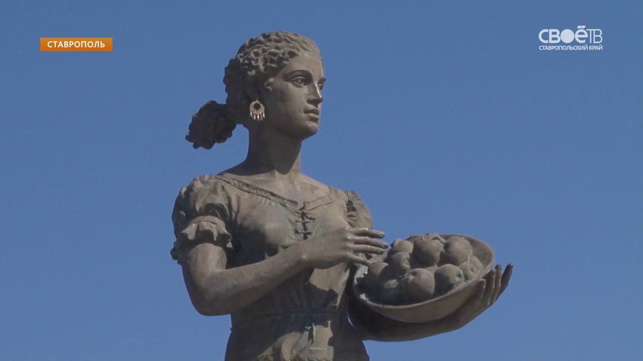 В Ставрополе на светомузыкальный фонтан установили 8 скульптур смотреть онлайн