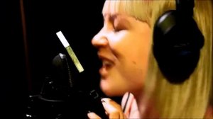 Твои теплые нежные руки, пусть спасают меня даже в разлуки